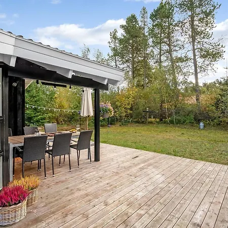 Edvard - 300m From The Sea By Interhome *