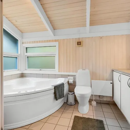 Semesterbostad Edvard - 300m From The Sea By Interhome *